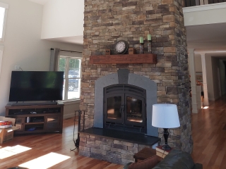 Fireplace Styles インテリア　洋書 25 Stylish Fireplaces Surrounded With Tiles - Shelterness