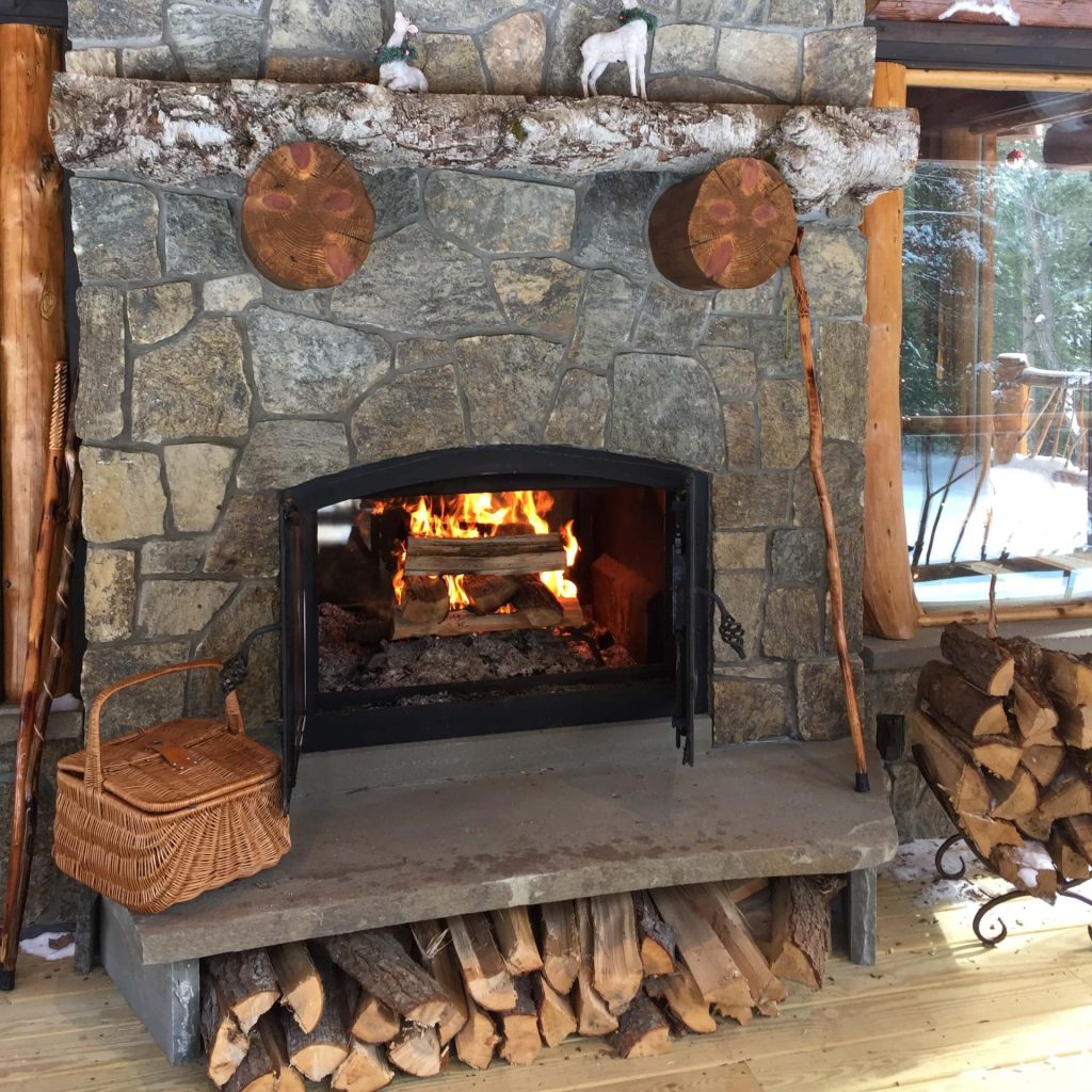 Acucraft Hearthroom 36 Indoor Outdoor rustic fireplace with Black Finish and Basket Handles (Exterior)