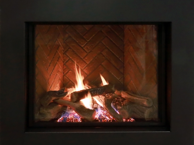 Acucraft Direct Vent 32-Inch Single Sided Gas Fireplace with Logs (1)