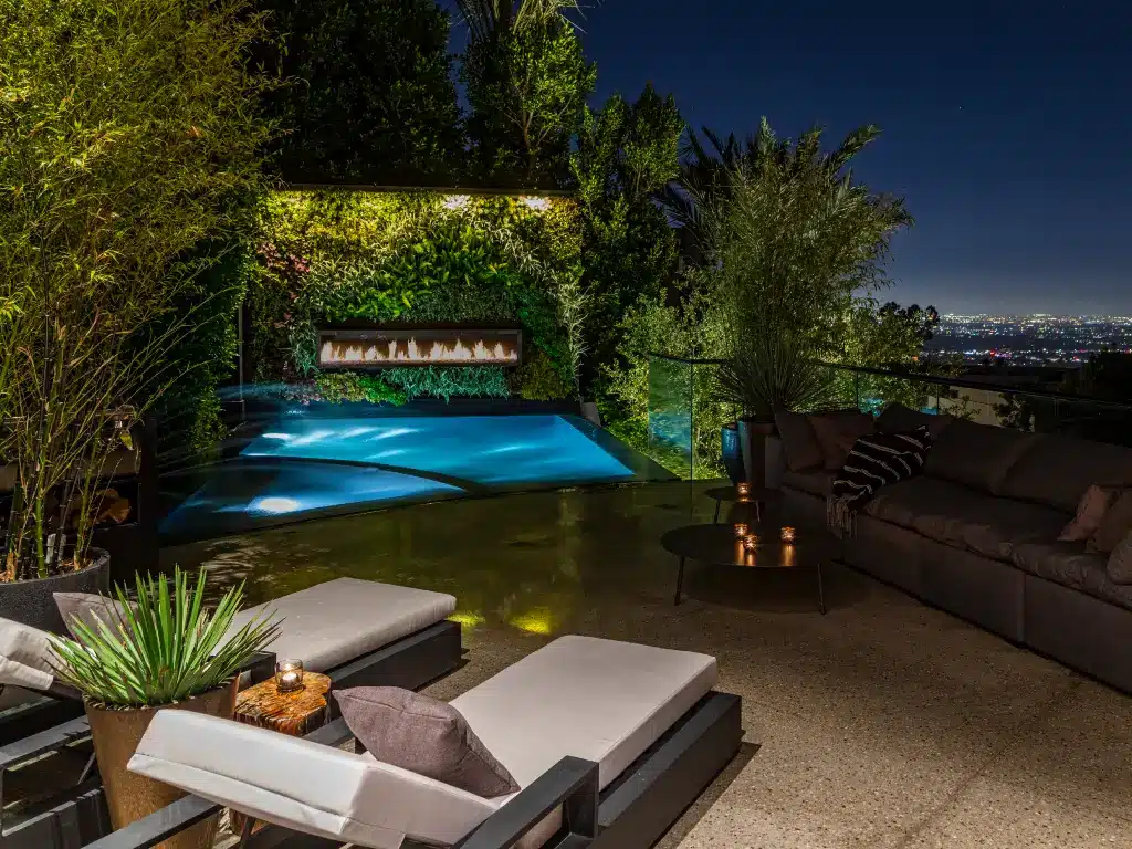 Custom Gas Single Sided Outdoor