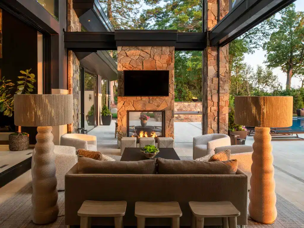 Custom See-Through Outdoor Gas